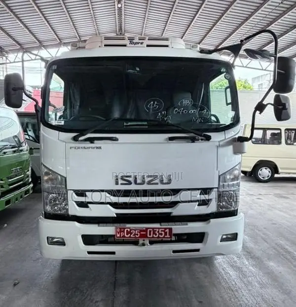 Isuzu Forward FRR90 2017