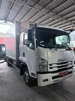 Isuzu Forward FRR90 2017