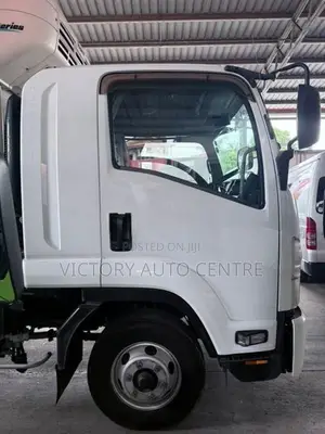 Isuzu Forward FRR90 2017