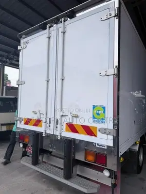 Isuzu Forward FRR90 2017