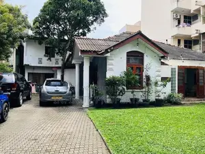 (AFA824) 19 P Land With Antic Type Good House For Sale At Colombo 04