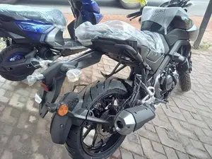 Yamaha MT 15 Black Metallic 2025