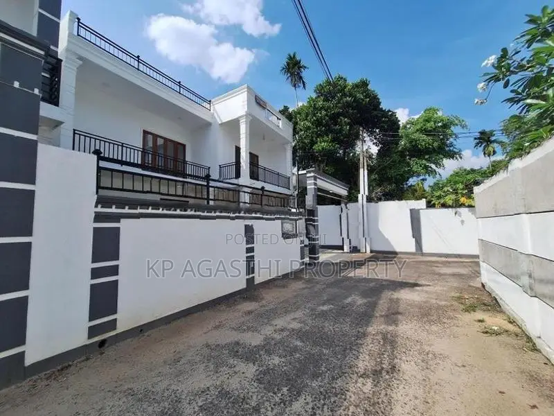 newly built piliyandala town for sale
