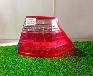 TOYOTA CROWN GRS180 TAIL LIGHT RH