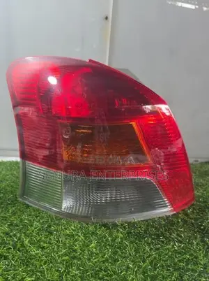 TOYOTA YARIS KSP90 TAIL LIGHT RH
