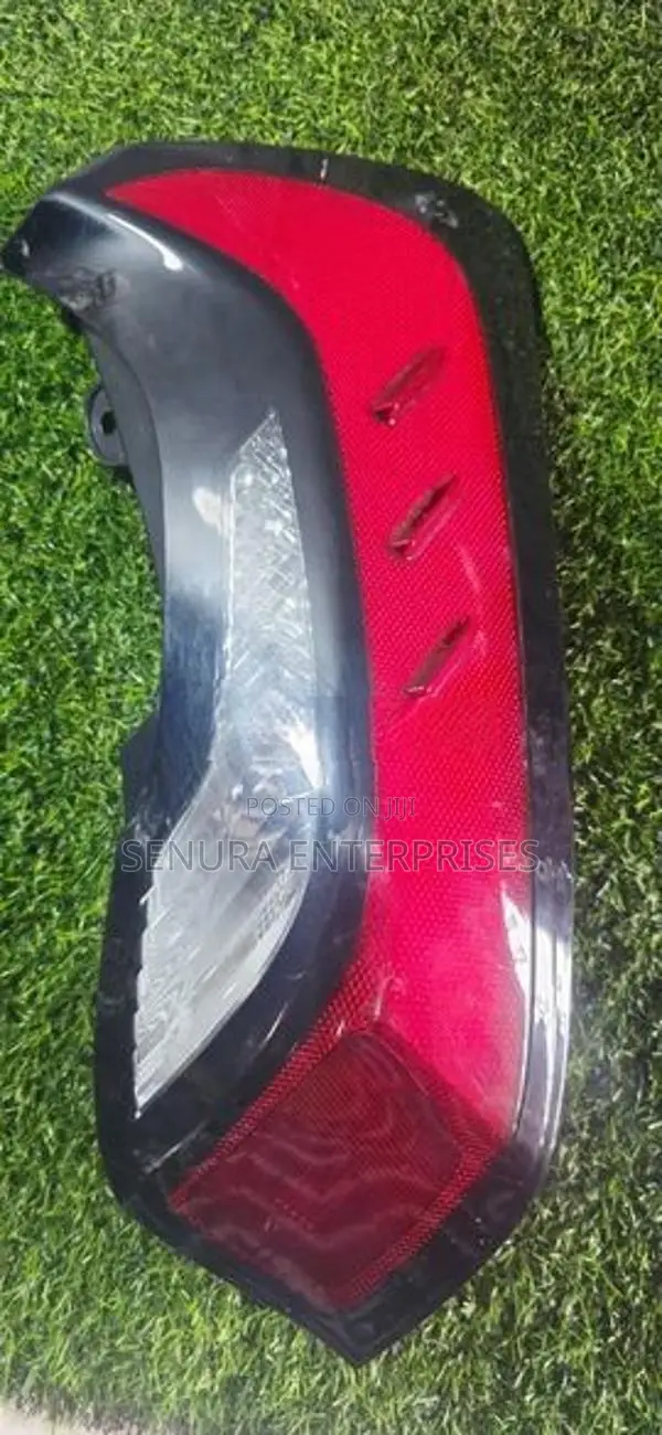 TOYOTA AQUA MXPK10 TAIL LIGHT