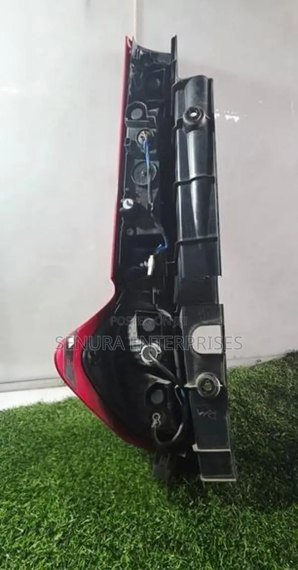 TOYOTA ROOMY M900A TAIL LIGHT LH
