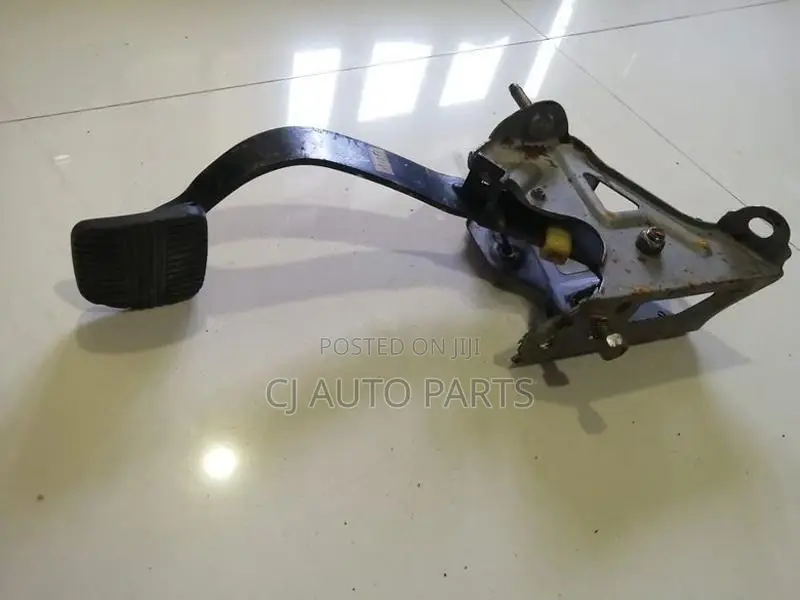 Nissan Sunny FB14 Brake Padel