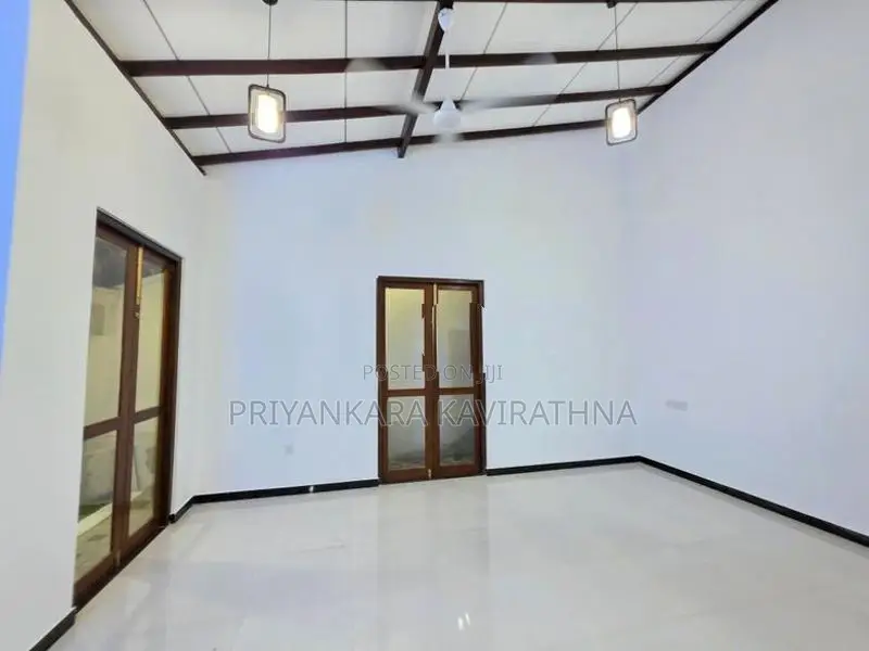 කැස්බෑව හංදියට නුදුරු අලුත්ම තනි මහල් නිවස විකිනීමට