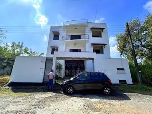4 Unit Apartment Complex in Athurugiriya