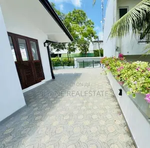 Luxury House for Sale in Thalawathugoda