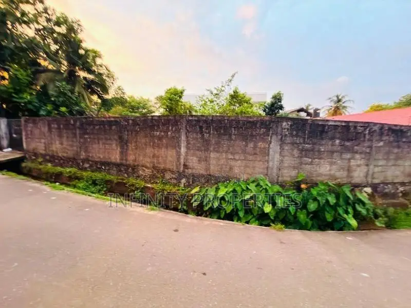 (AFA826) 8.6 P + = 17.2 Land Sale At Nugegoda