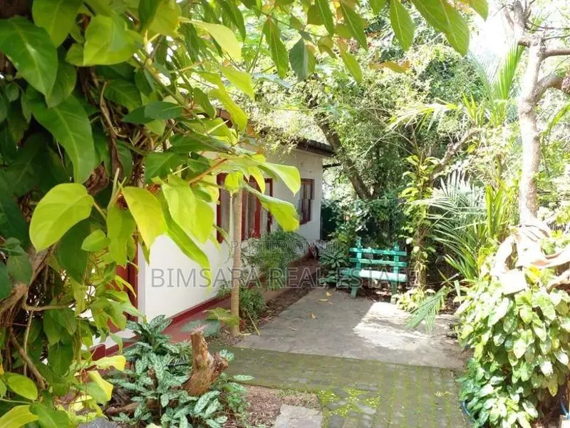 Residential Land with House in Nawala – Galpotta Road | SL14739