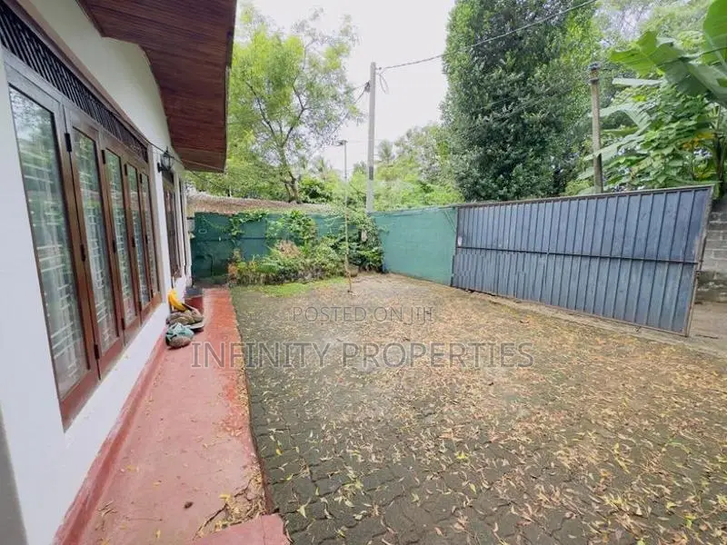 (AFA825) 14 P With Single Story House For Sale In Nugegoda