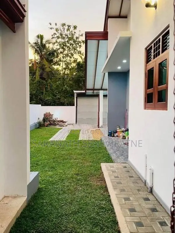 Brand-New Modern Single House - Walpitamulla Dewalapola Minuwangoda