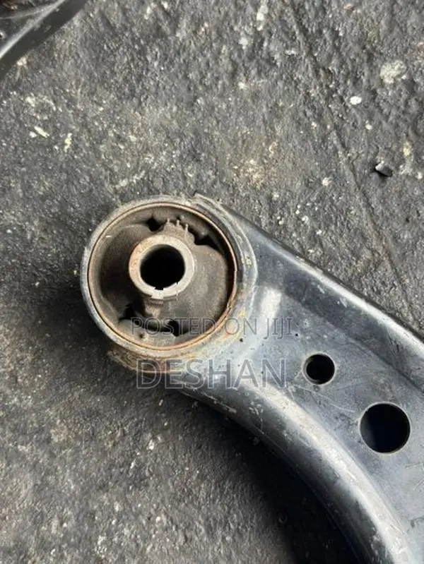 Toyota roomy lower arm pair recondition