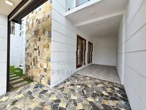 Modern Luxury 3 Storey House for Sale in Piliyandala
