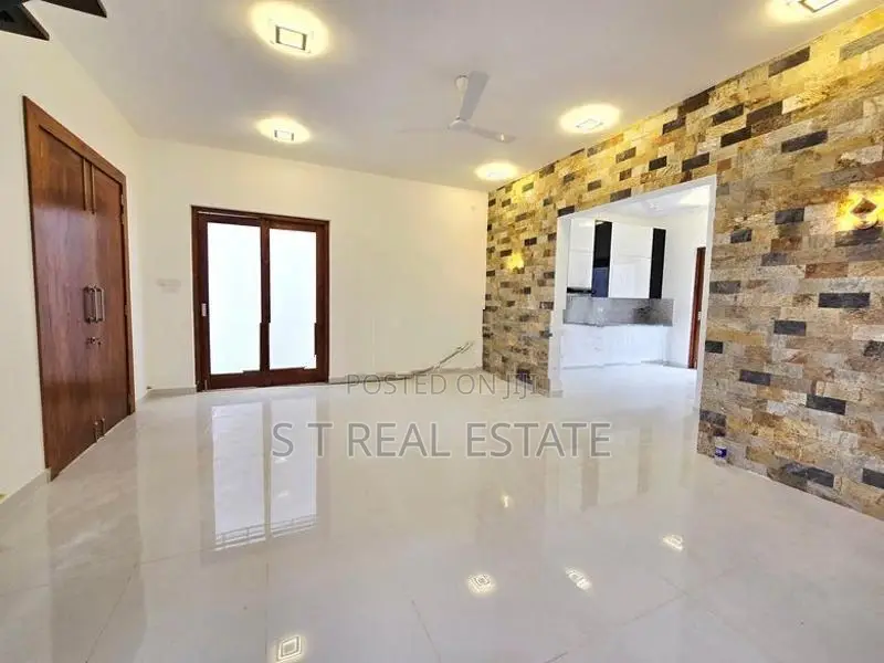 Modern Luxury 3 Storey House for Sale in Piliyandala