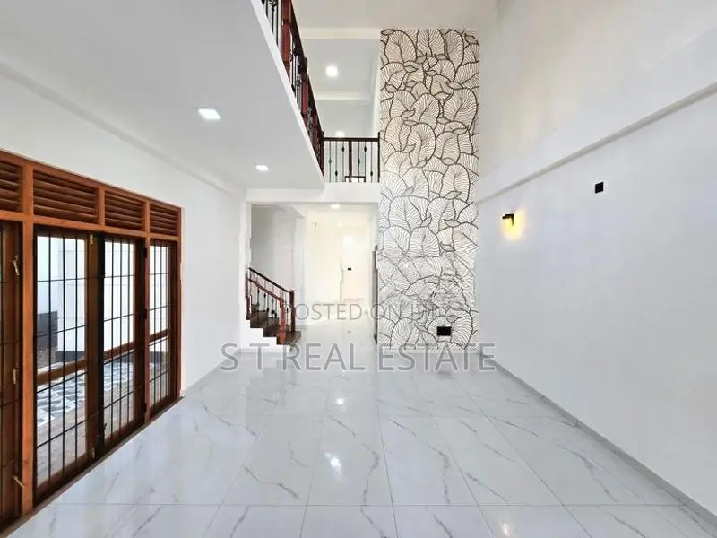 Newly Build Luxury 3 Storey House for Sale in Piliyandala