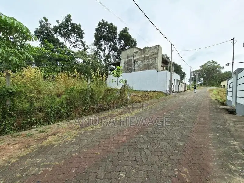 අතුරුගිරියේ පිහිටි ඉඩමක් විකිණීමට ඇත (Araliya Cresent). (ID : ATHU031S