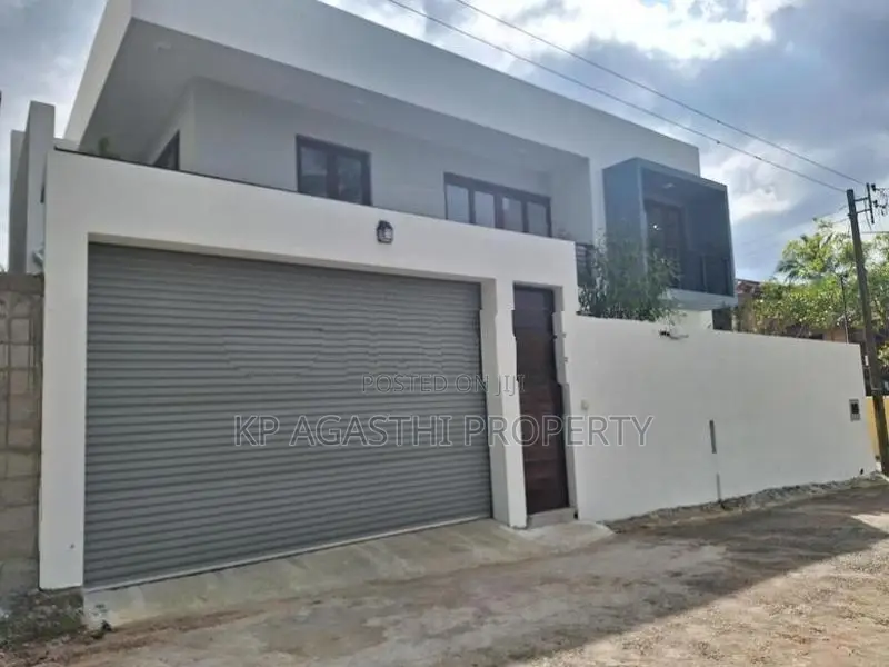 newly built for sale in koswatta town