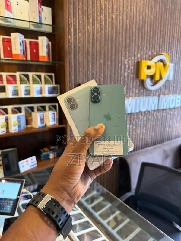Apple iPhone 16 128GB (Used)