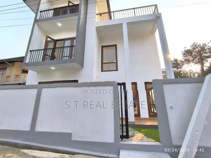 Modern Designed Luxury 3 Storey House for Sale in Thalawathugoda