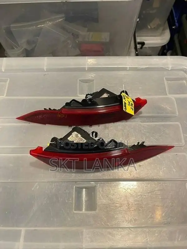Genuine Discovery 5 2019 Rear Bumper Light Reflector