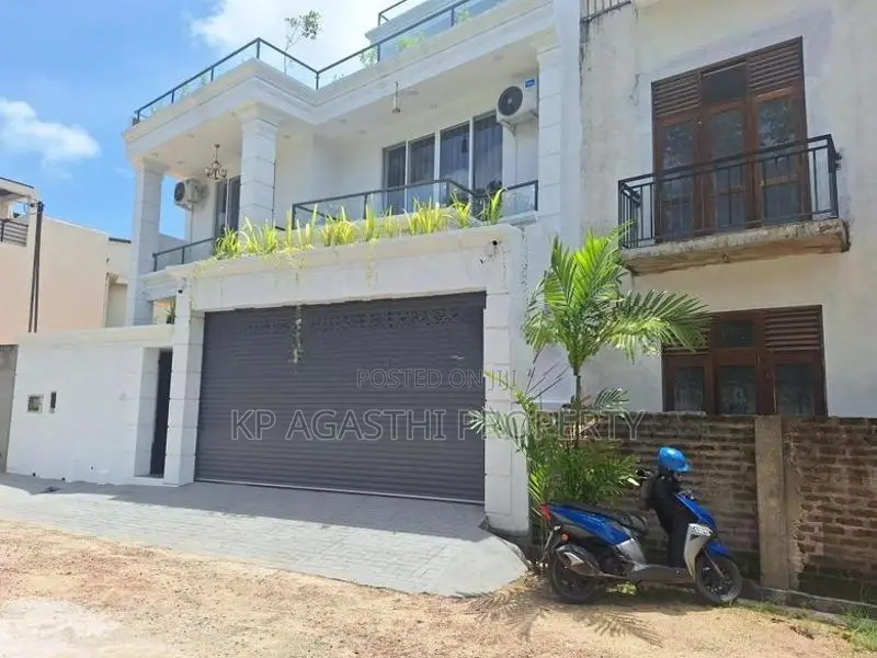 A Beautiful luxury house for sale in battaramulla