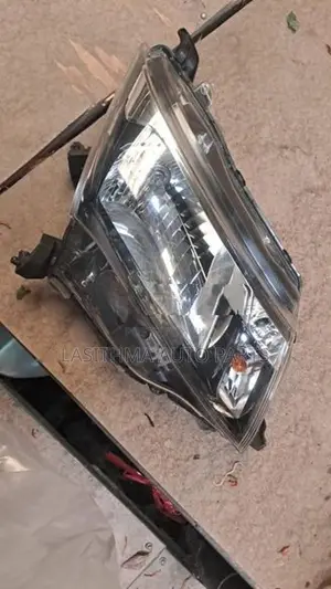 Roomy (2018) Head Lamp