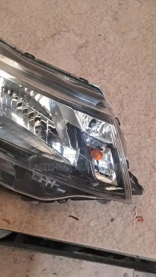 Roomy (2018) Head Lamp