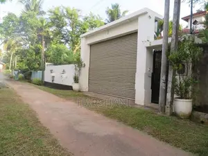 Solar Powered Spacious House with Garden Close to Katana Main Rd
