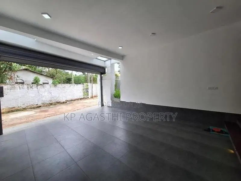 A Beautiful luxury house for sale in battaramulla