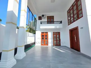 බෝකුන්දර පිහිටි සුකෝපබෝගී අලුත්ම තෙමහල් නිවස විකිනීමට