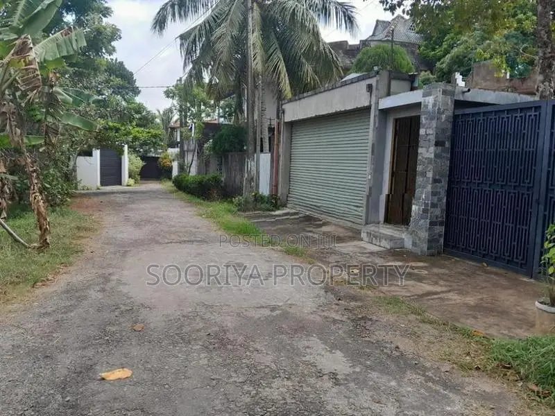 Piliyandala, Suwarapola Luxury Land for Sale