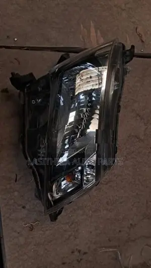 Roomy (2018) Head Lamp