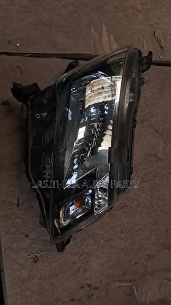 Roomy (2018) Head Lamp