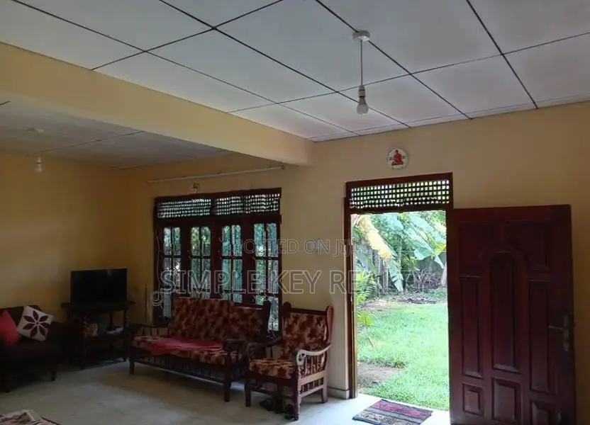 Land with House for Sale in Gampaha Yakkala