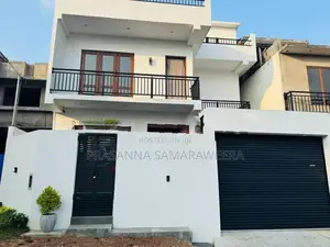 Brand new super house in piliyandala colombo 120 road near by