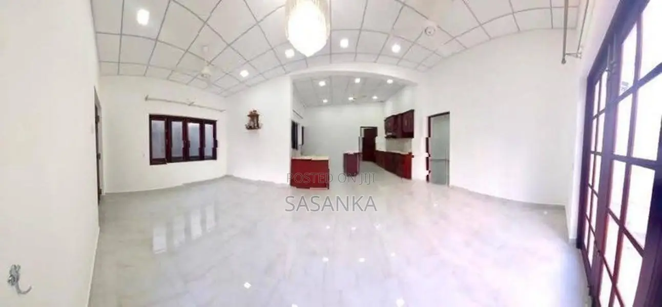 Nawala Koswatta 3 Bed Rooms Luxury House For Rent