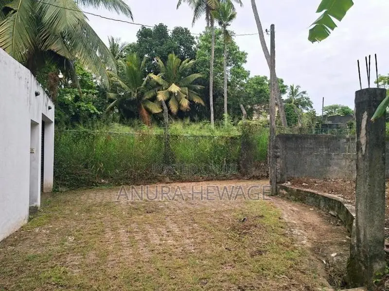 කොස්වත්ත, බත්තරමුල්ල පිහිටි ඉඩමක් විකිණීමට ඇත. (ID : BATR002S)
