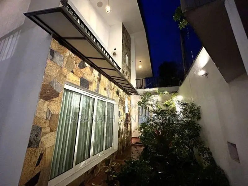Luxury House With Central AC - Ganewatta Rd Mampe Piliyandala SOLAR 10