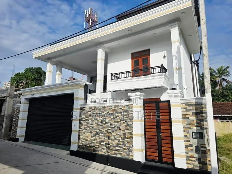 Luxury 3 Storey House for Sale in Boralesgamuwa