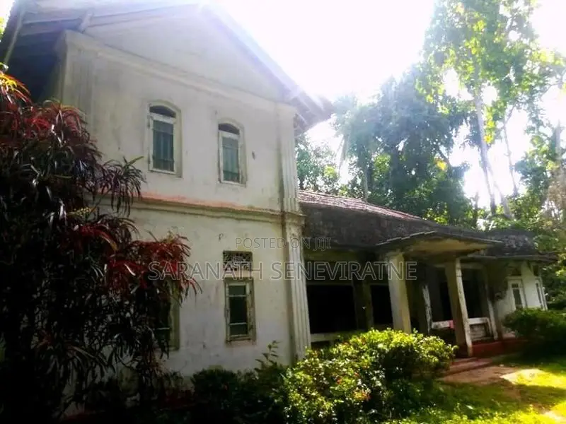 Old Banglow in Tourist Area Hikkaduwa For Land Value