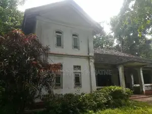 Old Banglow in Tourist Area Hikkaduwa For Land Value