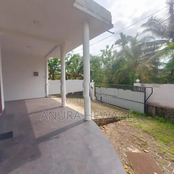 පූගොඩ නගරය ආසන්නයේ පිහිටි නිවසක් විකිණීමට ඇත. (ID: PGD001S