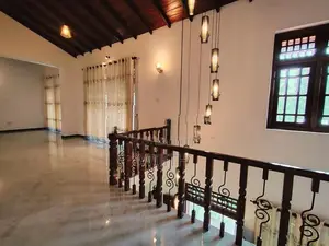 ගඩොල්වලින් පදිංචිවියට සෑදු ළස්සන දෙමහල් නිවසක් විකිනිමට කොටිටාවෙි