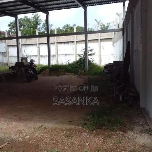 Kesbewa Bandaragama Road 5000 Sqft Ware House For Rent.