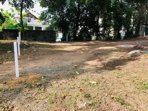 20 Perch land close to Thalawathugoda junction for sale.