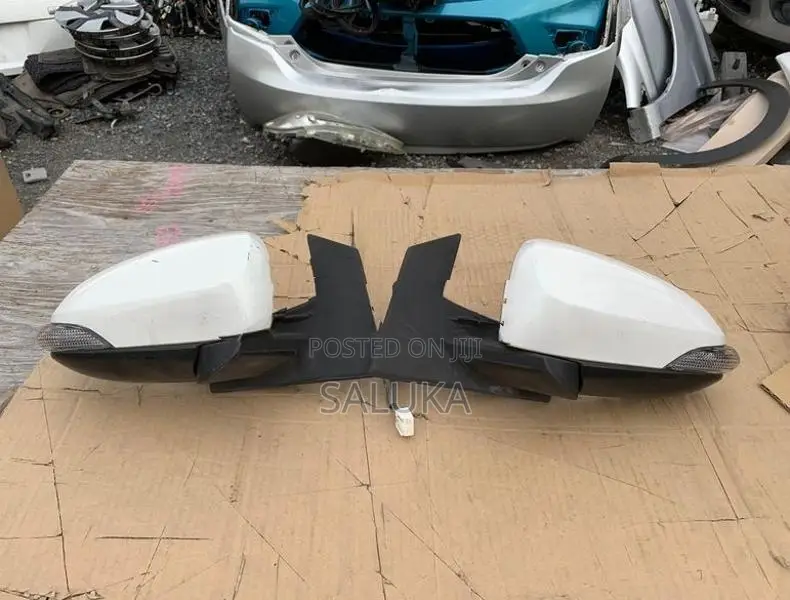 Toyota Aqua Side Mirror (complete)